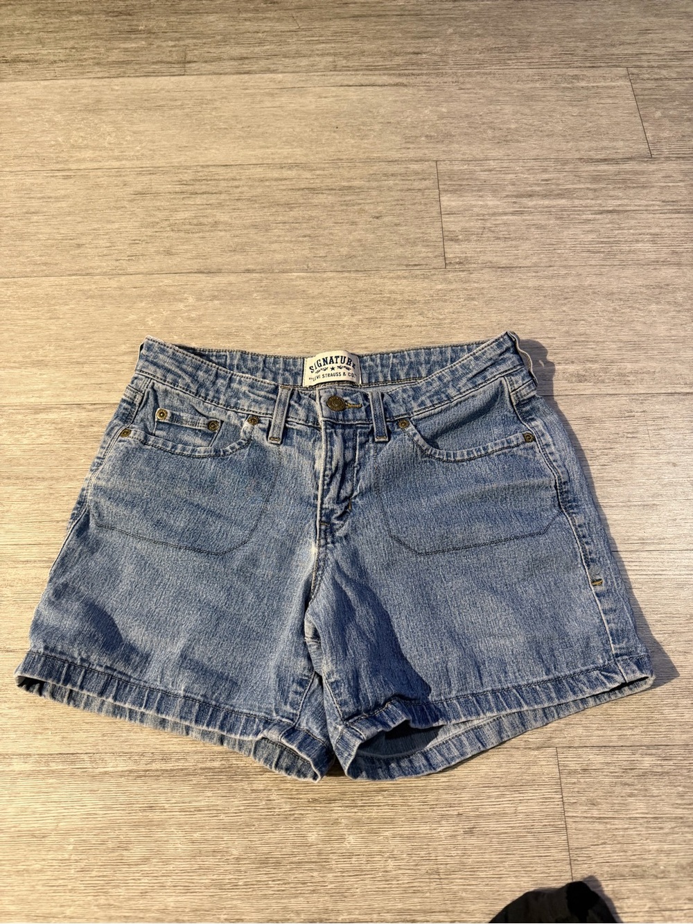 Signature Levi’s Denim Women’s Light Blue Denim Shorts